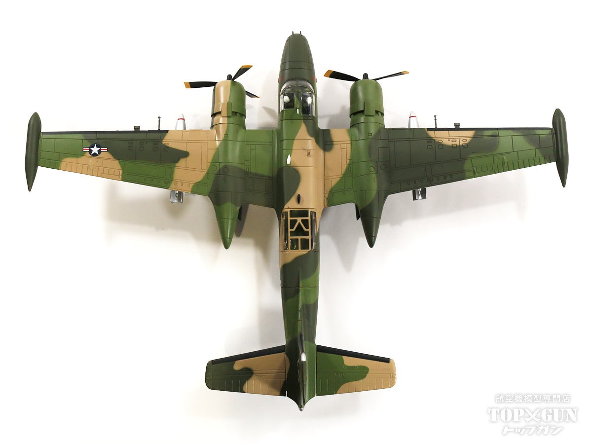 Hobby Master B-26K アメリカ空軍（動態保存機） EAAエアベンチャー