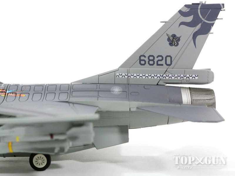 F-16B（複座型／ブロック20） 中華民国空軍（台湾空軍） 第401戦術混合聯隊 特別塗装 「抗日勝利70周年／フライング・タイガース」 15年 花蓮基地 #6820 1/72 [HA3832]