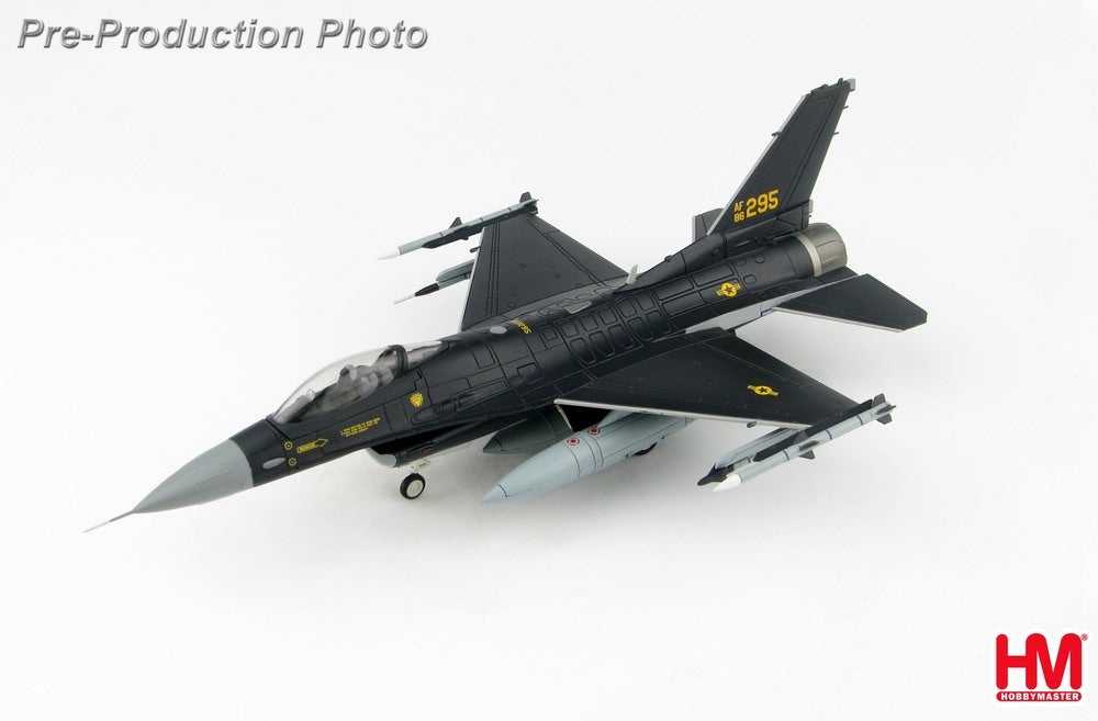 F-16C（ブロック30D） アメリカ空軍 第354戦闘航空群 第18仮想敵飛行隊 「ブルー・フォクシーズ」　黒・黄色塗装 17年 イールソン基地 #86-0295 1/72 [HA3871]