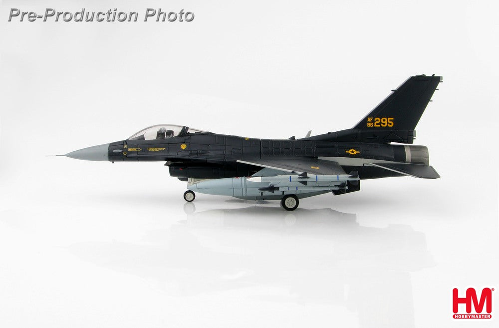 F-16C（ブロック30D） アメリカ空軍 第354戦闘航空群 第18仮想敵飛行隊 「ブルー・フォクシーズ」　黒・黄色塗装 17年 イールソン基地 #86-0295 1/72 [HA3871]