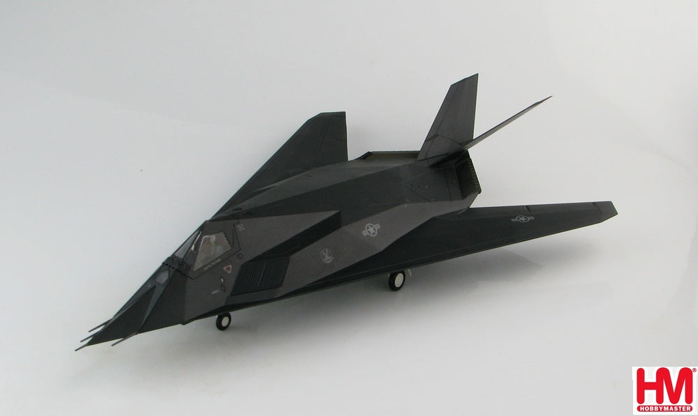 F-117A アメリカ空軍 第49作戦航空群 第7戦闘飛行隊 「スクリーミン・デーモンズ」 コソボ紛争時（ユーゴ軍が撃墜） 99年3月27日 #82-806 1/72 [HA5805]