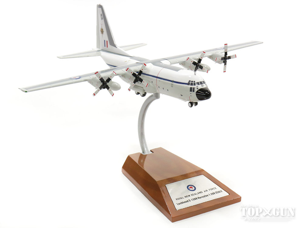 LC-130R New Zealand Air Force 7-80s (stand included) NZ7001 1/200 *Made of metal [IF1300216]