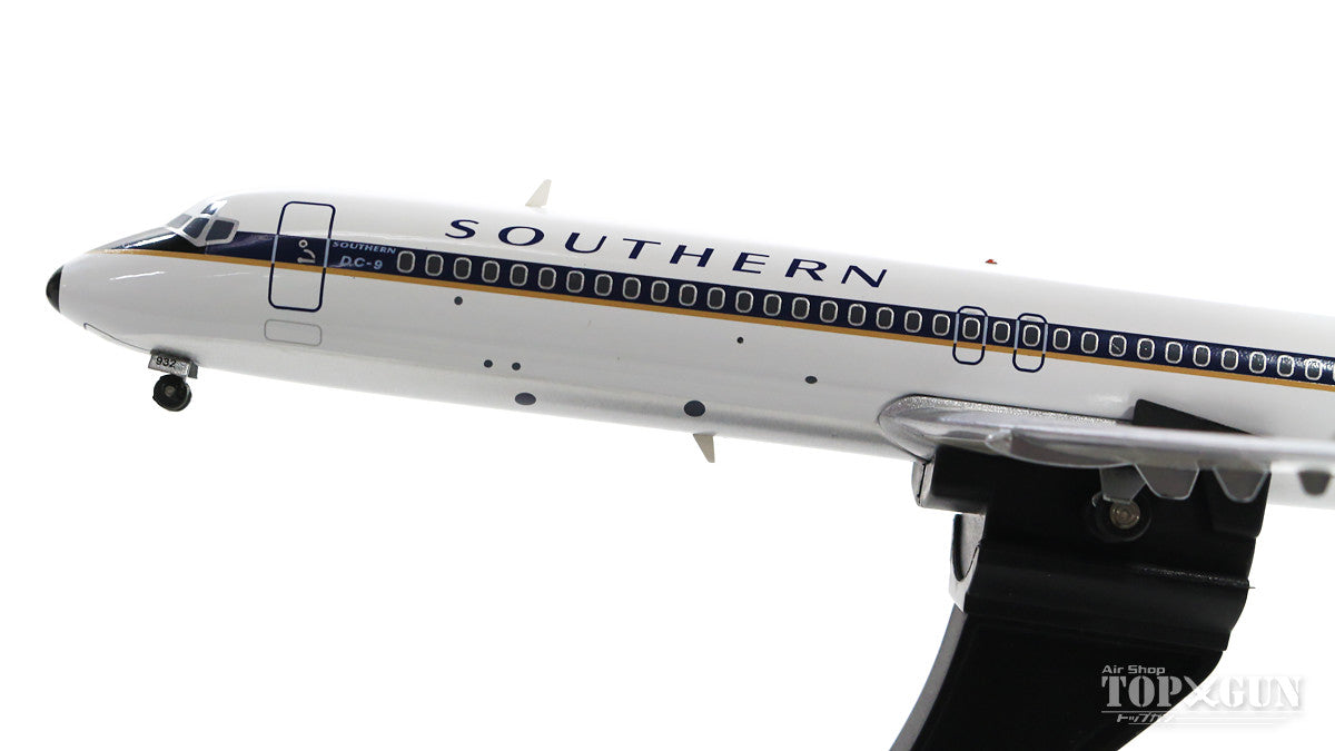 DC-9-31 Southern Airways Express N1335U (stand included) 1/200 [IF931S00519]