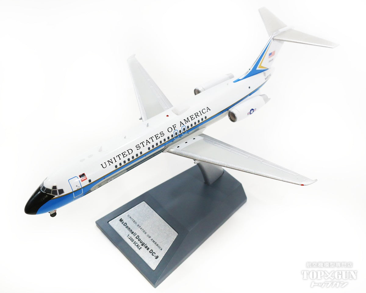 VC-9C (DC-9-32) US Air Force N681AL with stand 1/200 [IFVC9USAF81]