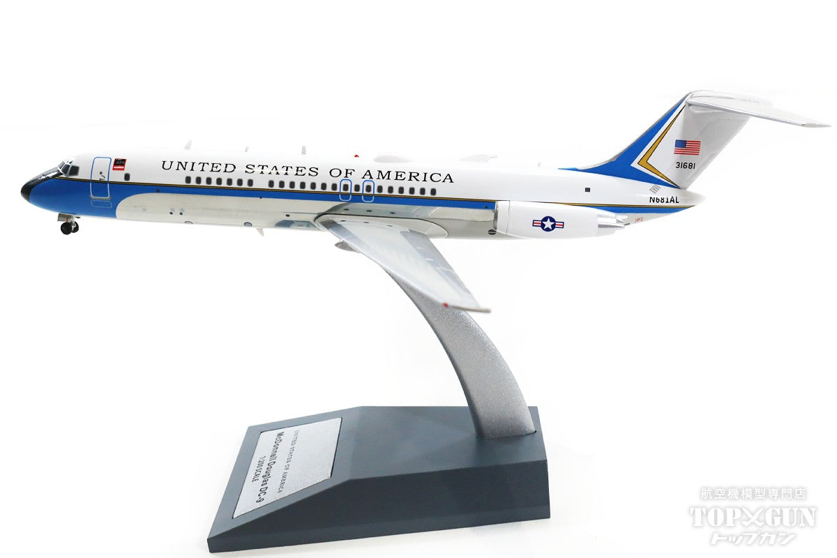 VC-9C (DC-9-32) US Air Force N681AL with stand 1/200 [IFVC9USAF81]