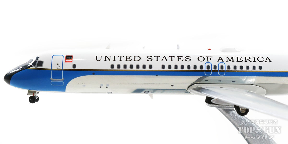 VC-9C (DC-9-32) アメリカ空軍 N681AL スタンド付属 1/200 [IFVC9USAF81]