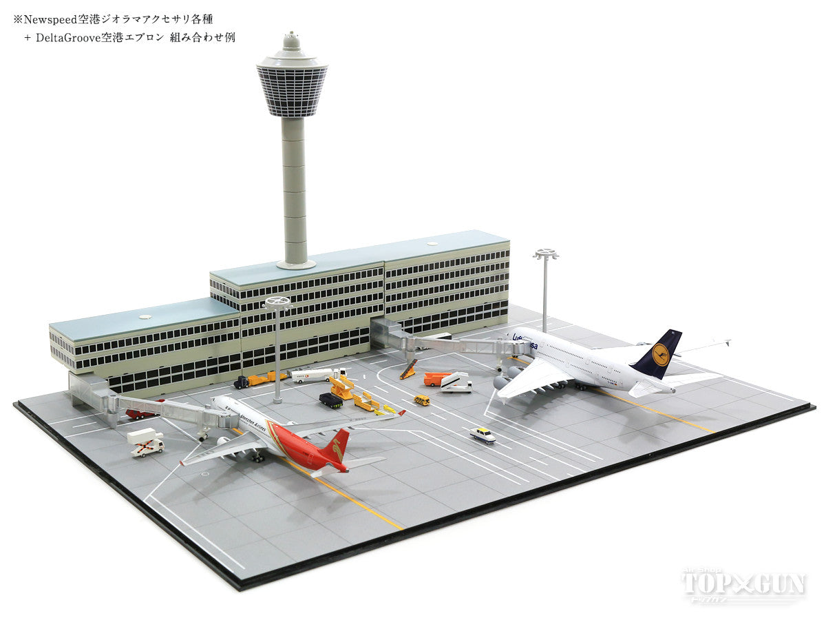 Airport diorama set of 4 boarding bridges (transparent) and 4 parking lot lighting towers 1/400 [Art007]