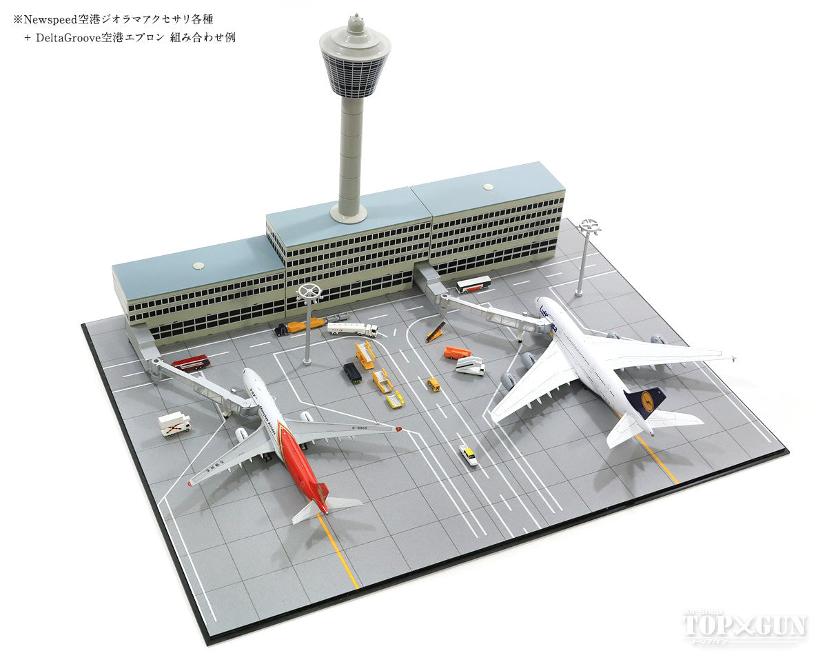 Airport diorama set of 4 boarding bridges (ICBC) and 4 parking lot lighting towers 1/400 [Art004b]