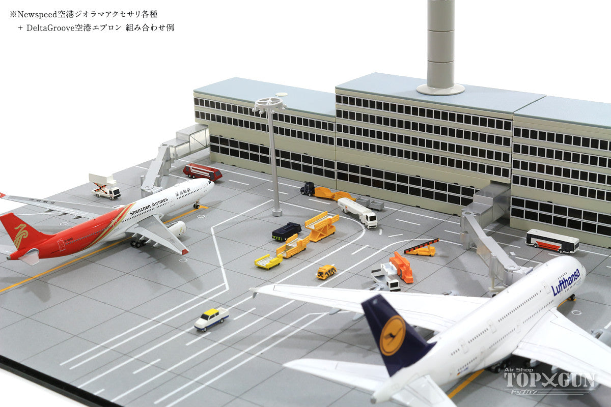 Airport diorama set of 4 boarding bridges (ICBC) and 4 parking lot lighting towers 1/400 [Art004b]