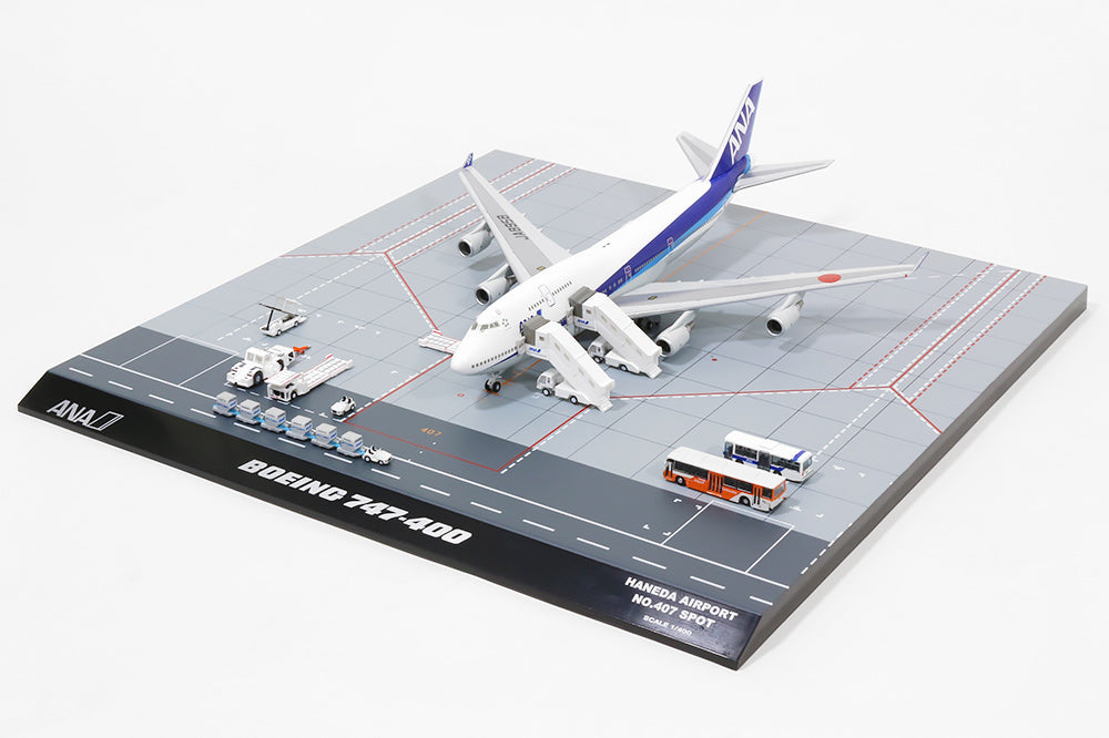 747-400 ANA全日空 国際線最終飛行機 ドア開／地上支援車輌17点セット JA8958 1/400 [NHG40072]