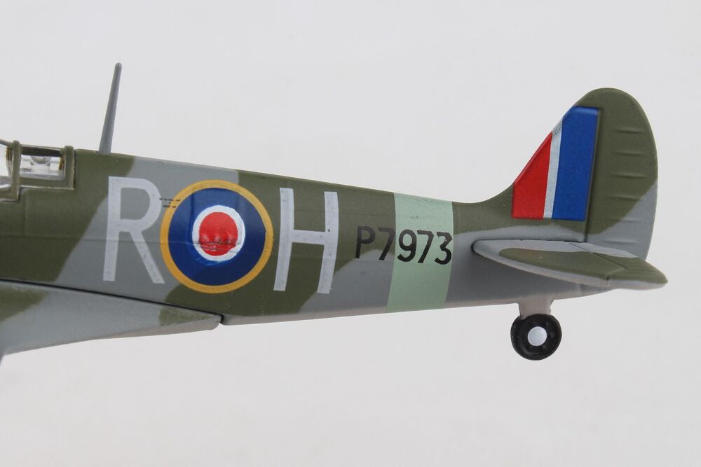 Spitfire Mk.II, Royal Australian Air Force, No. 452 Squadron, Lieutenant Keith Truscott, RAF Carton-in-Lindsay, England, 1941, P7973, 1/93, *For display purposes only [PS5335-4]