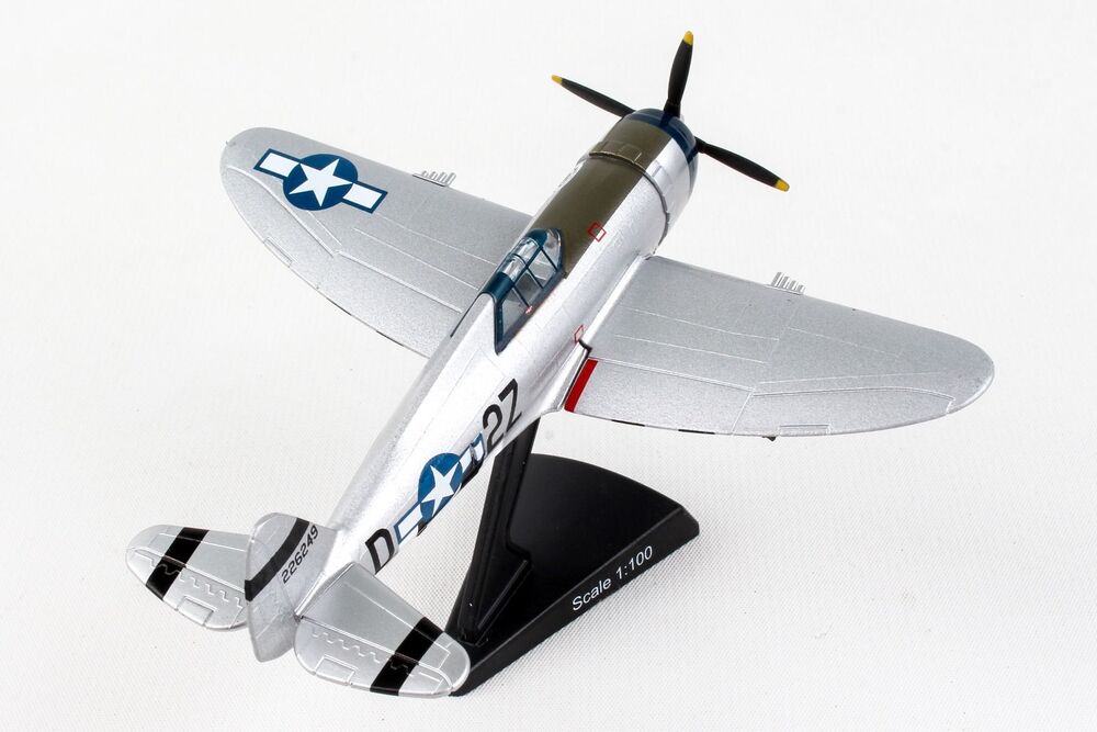 P-47D Thunderbolt, US Army Air Forces, 405th Fighter Group, 510th Fighter Squadron, Lt. Howard Klann, France, 1944 #42-26249 "Kansas Tornado II" 1/100 *For stand display only [PS5359-4]