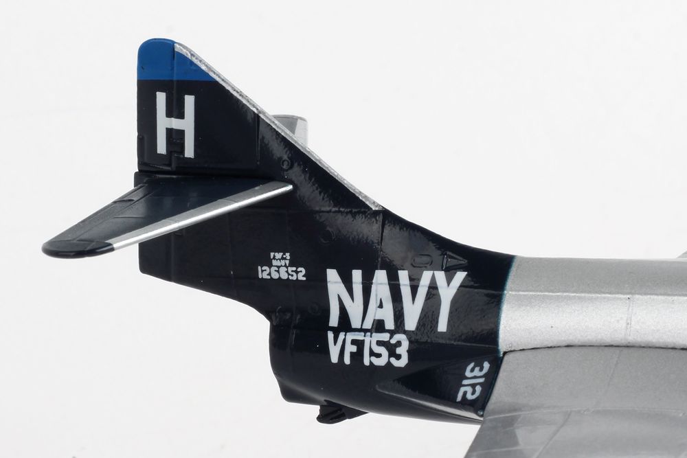 F9F Panther Silver/Black 1/100 [PS5393-3]