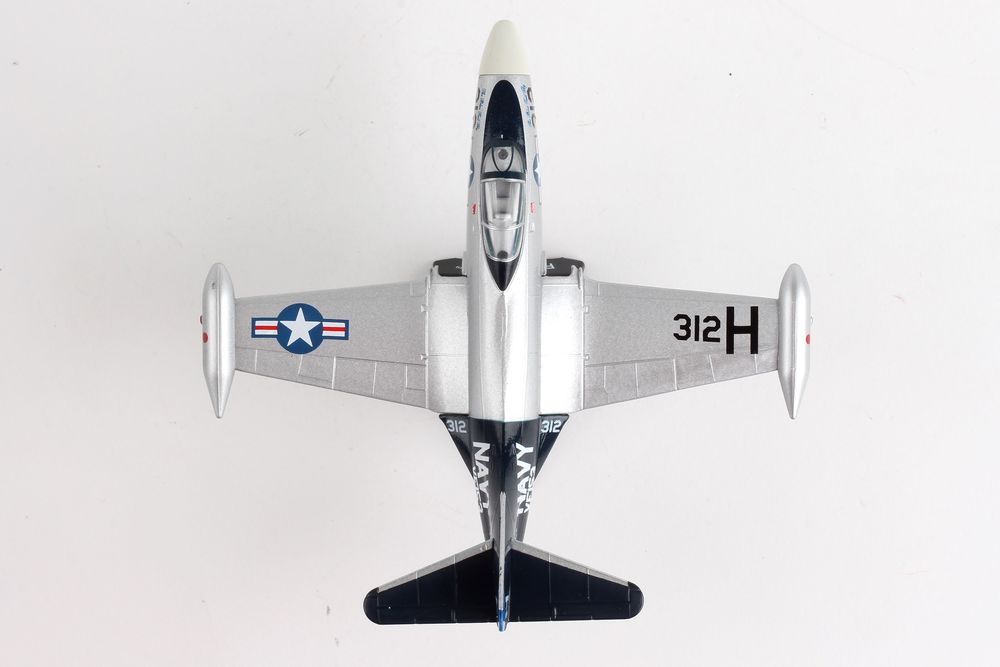 プラモデル完成機　1/48　F9F-3パンサー グラマン F9F-2P パンサー偵察型 トランペッター 1/48 組立と