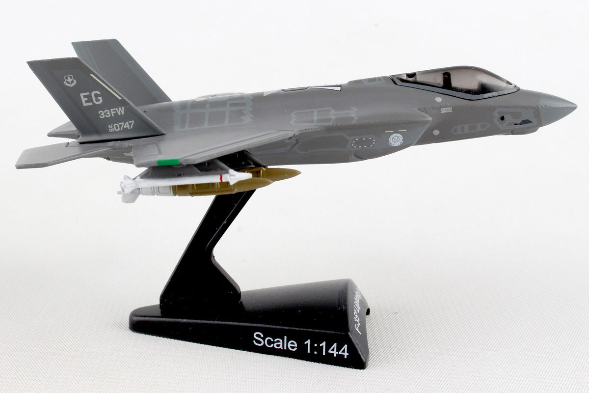 F-35 US Air Force VERSION A 1/144 *No gear, stand only [PS5602]