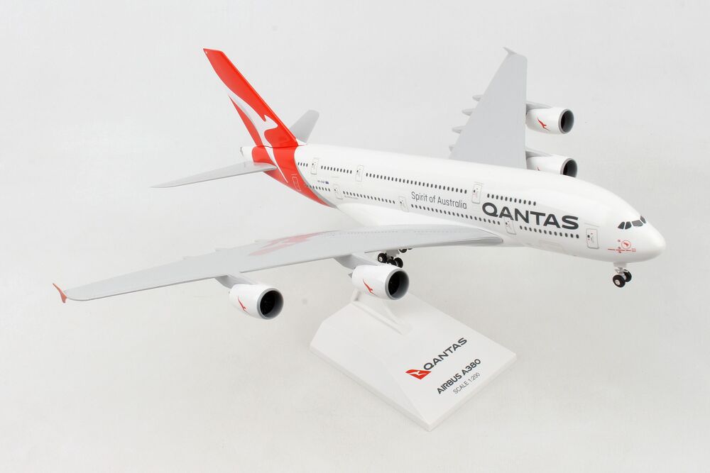 A380 Qantas VH-OQF (gear/stand included) 1/200 *Plastic [SKR1000]