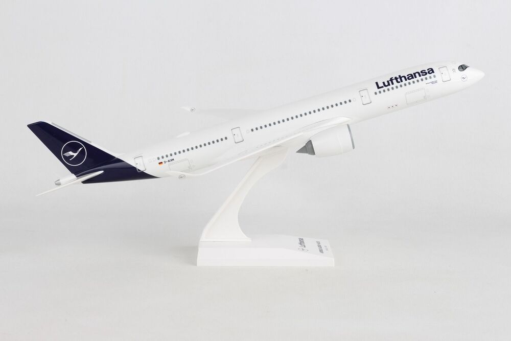 A350-900 Lufthansa Airlines D-AIXM (without gear/stand included) 1/200 *Plastic [SKR1027]