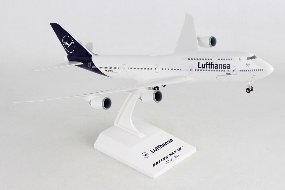 747-8 Lufthansa D-ABYA (gear/stand included) 1/200 *Plastic [SKR1040]