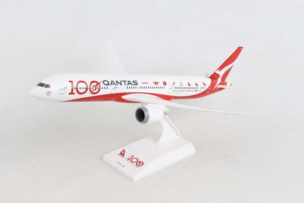 787-9 Qantas 100th Anniversary VH-ZNJ (without gear/stand included) 1/200 *Plastic [SKR1044]