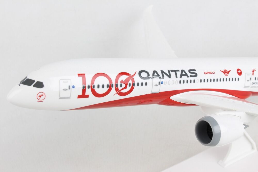 787-9 Qantas 100th Anniversary VH-ZNJ (without gear/stand included) 1/200 *Plastic [SKR1044]