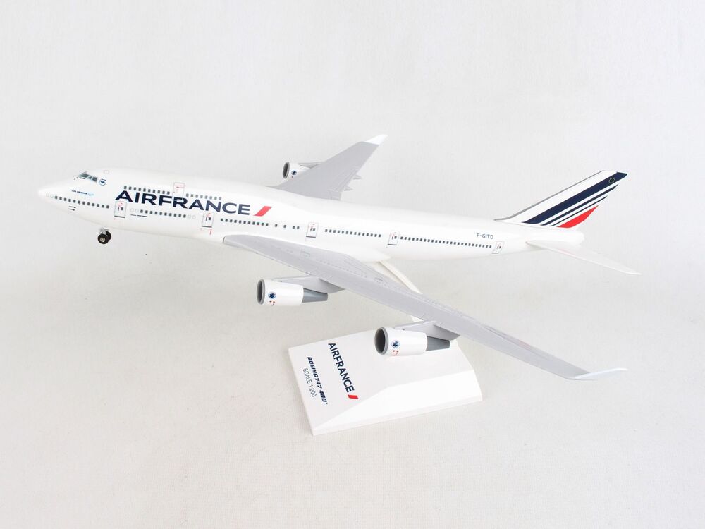 747-400 Air France 2010s F-GITD (gear/stand included) 1/200 *Plastic [SKR1070]