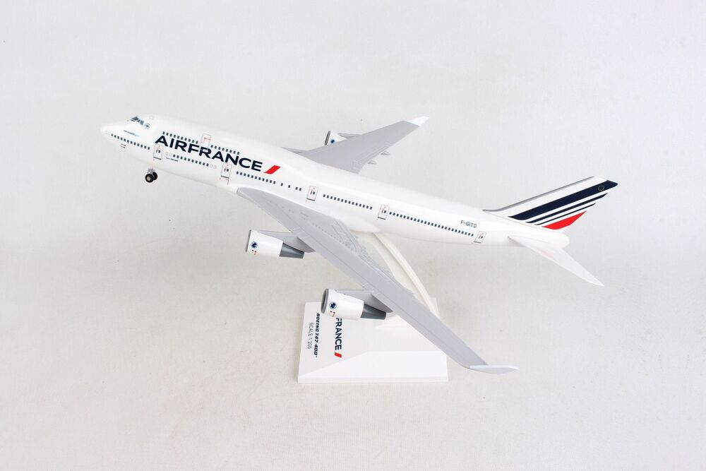 747-400 Air France 2010s F-GITD (gear/stand included) 1/200 *Plastic [SKR1070]