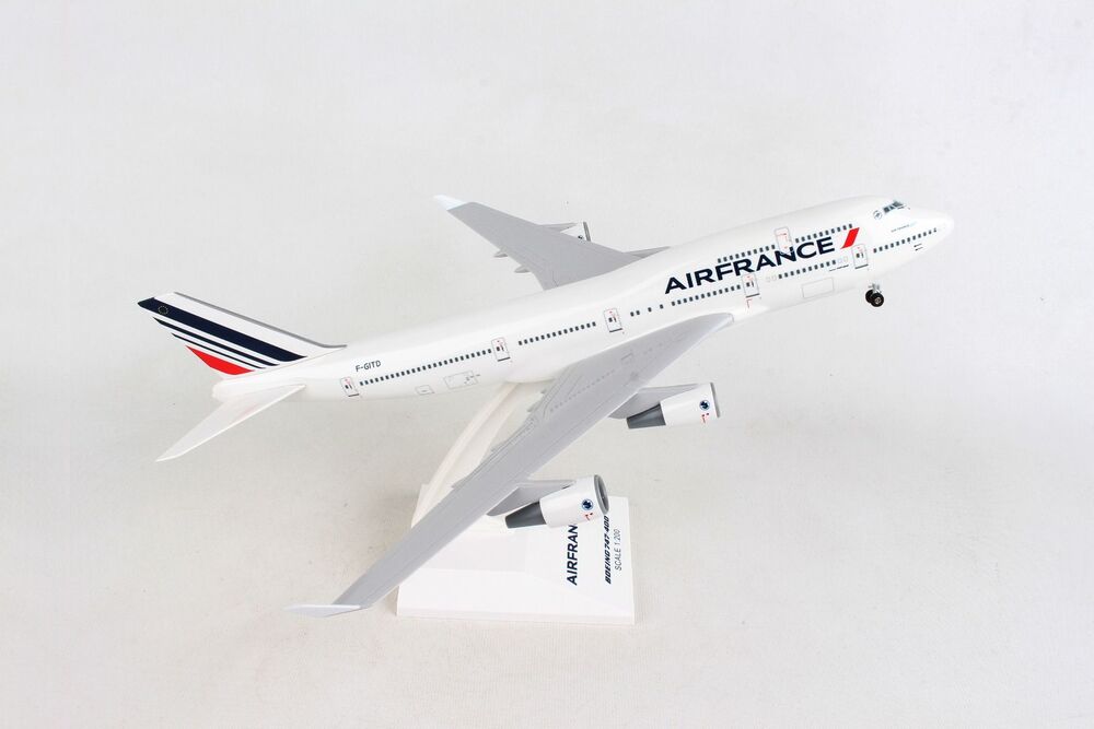 747-400 Air France 2010s F-GITD (gear/stand included) 1/200 *Plastic [SKR1070]