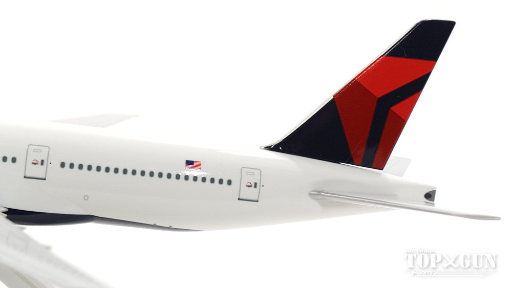 777-200ER Delta Airlines (gear/stand included) 1/200 *Plastic [SKR374G]