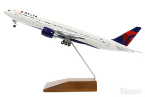 777-200LR デルタ航空 機体番号なし (ギア/木製スタンド付属) 1/200 ※プラ製 [SKR5009]