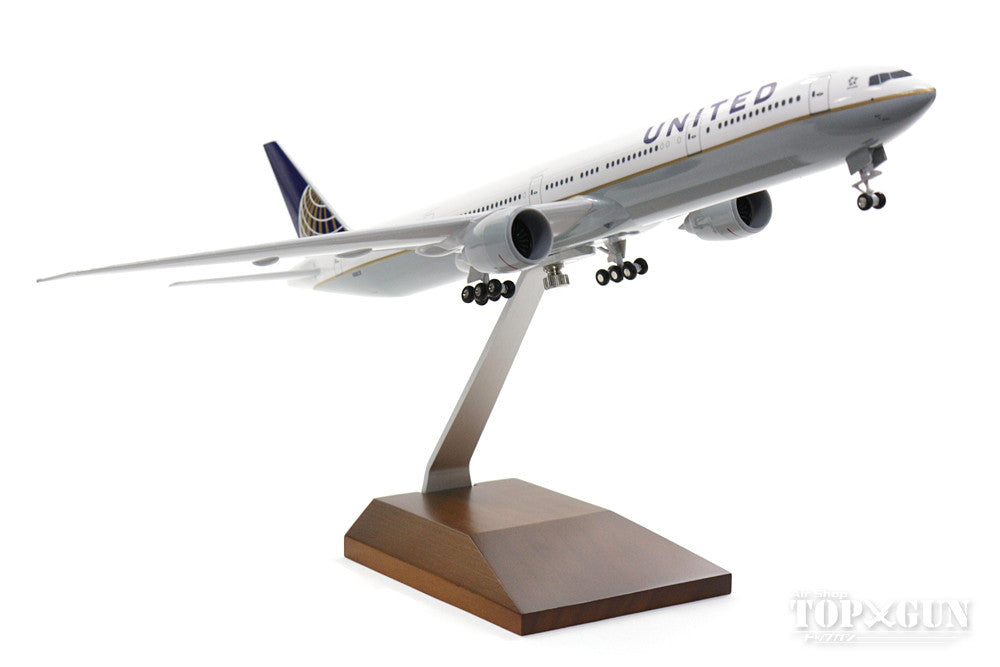 777-300ER United Airlines N58031 (with wooden stand/gear) 1/200 *Plastic [SKR5103]