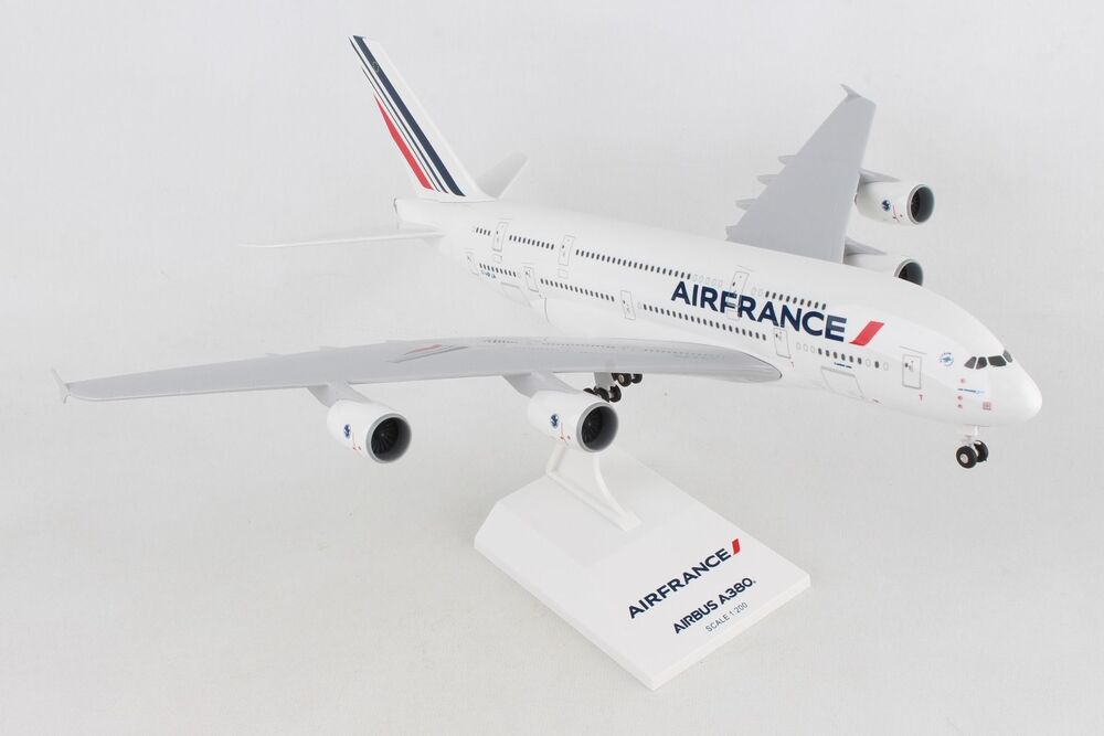 A380 Air France F-HPJA (gear/stand included) 1/200 *Plastic [SKR617]