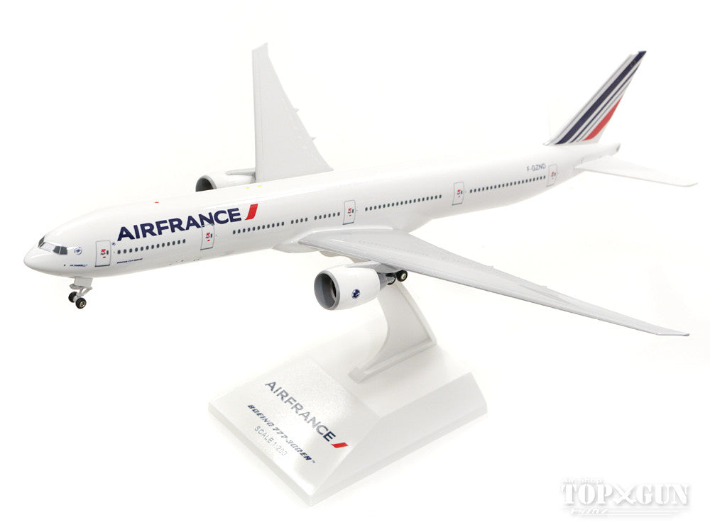 777-300ER Air France F-GZND (gear/stand included) 1/200 *Plastic [SKR653]