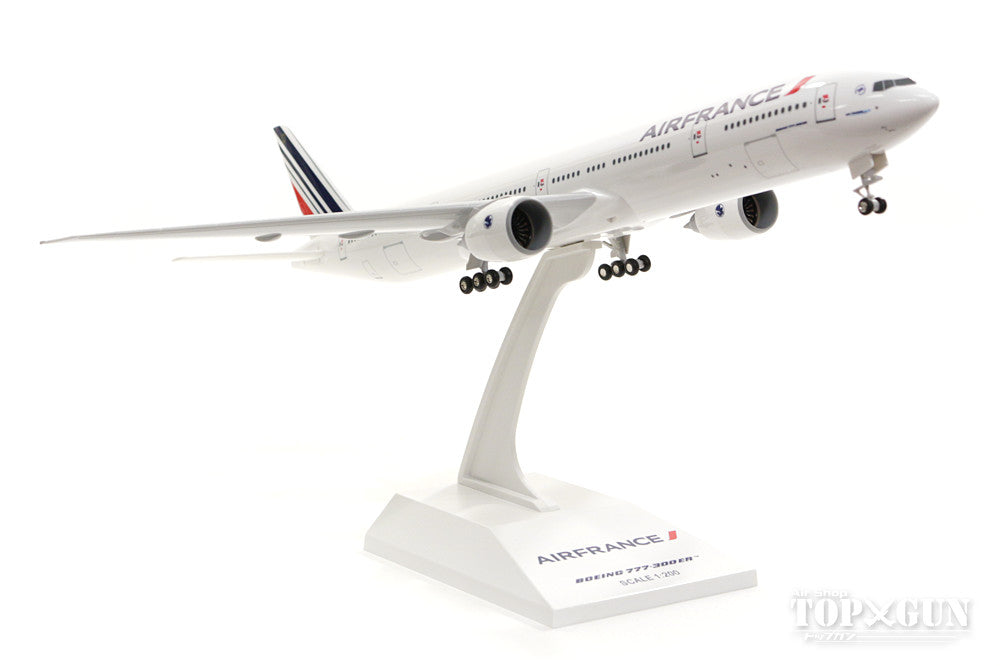 777-300ER Air France F-GZND (gear/stand included) 1/200 *Plastic [SKR653]