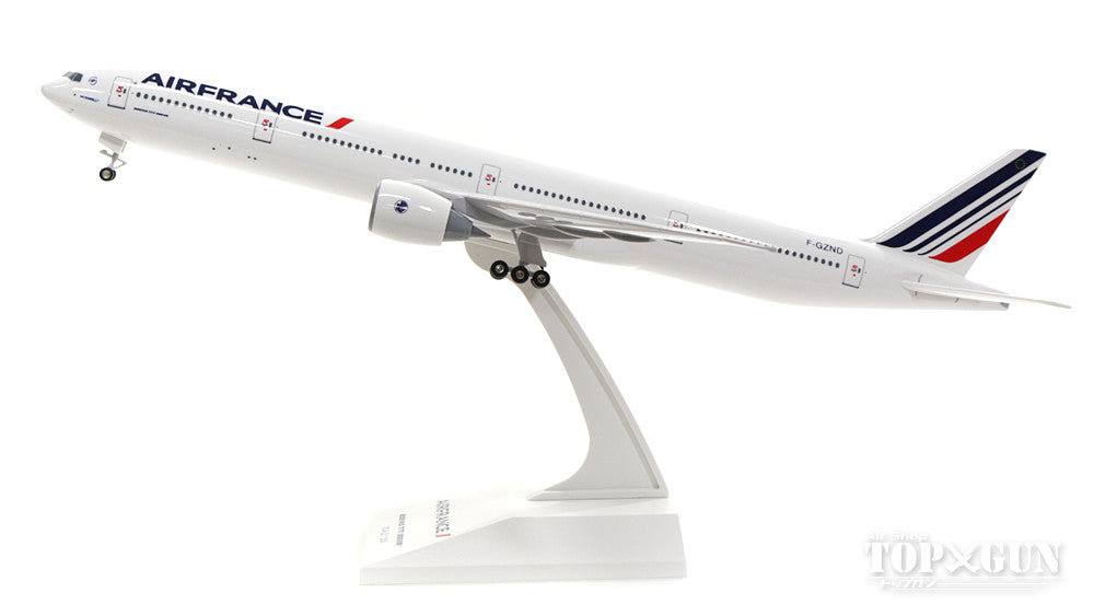 777-300ER Air France F-GZND (gear/stand included) 1/200 *Plastic [SKR653]