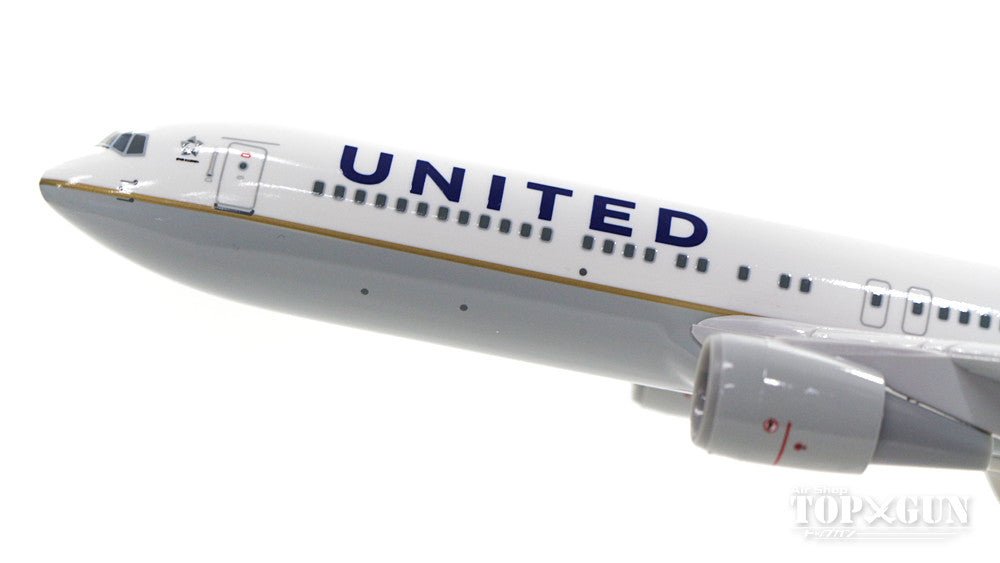 767-300ER United Airlines N652UA (without gear/stand included) 1/200 *Plastic [SKR726]