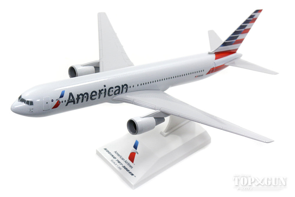 767-300ER American Airlines N383AN (without gear/stand included) 1/200 *Plastic [SKR786]