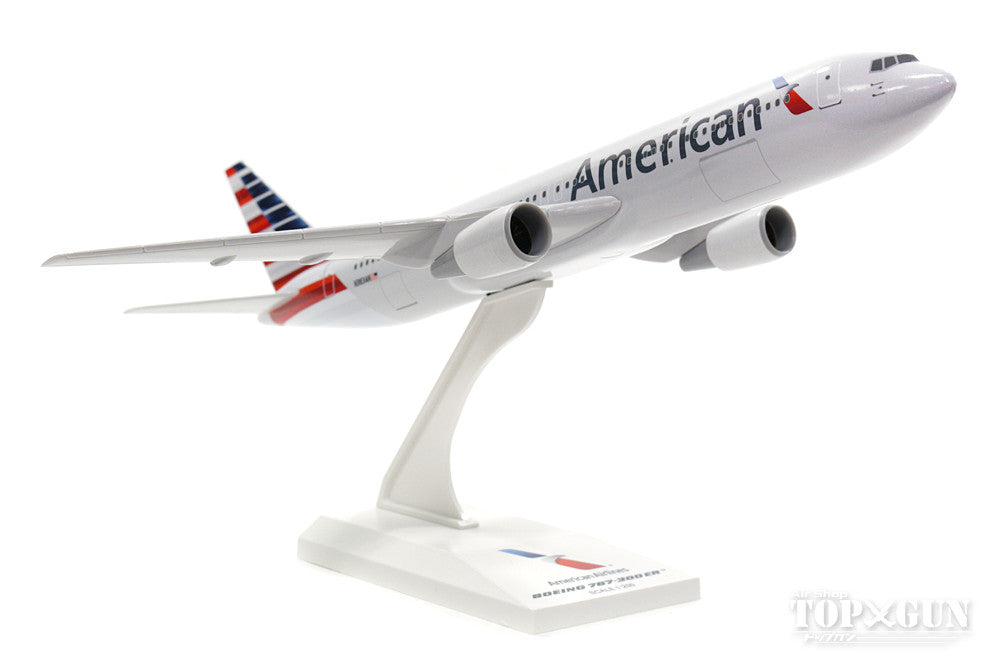 767-300ER American Airlines N383AN (without gear/stand included) 1/200 *Plastic [SKR786]