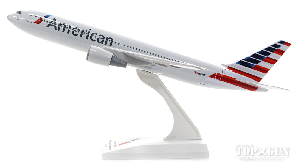 767-300ER American Airlines N383AN (without gear/stand included) 1/200 *Plastic [SKR786]