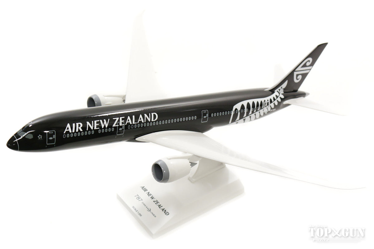 787-9 Air New Zealand Special Paint "All Blacks" ZK-NZE (without gear/stand included) 1/200 *Plastic [SKR800]