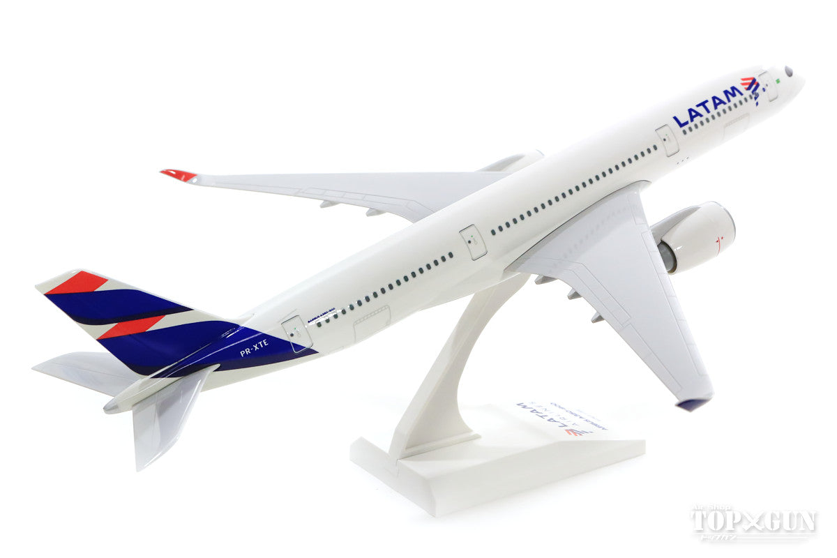 A350-900 LATAM Airlines PR-XTE (without gear/stand included) 1/200 *Plastic [SKR937]