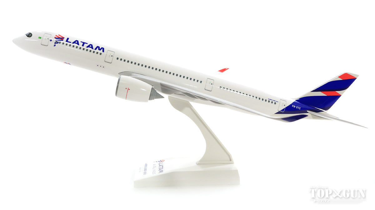 A350-900 LATAM Airlines PR-XTE (without gear/stand included) 1/200 *Plastic [SKR937]