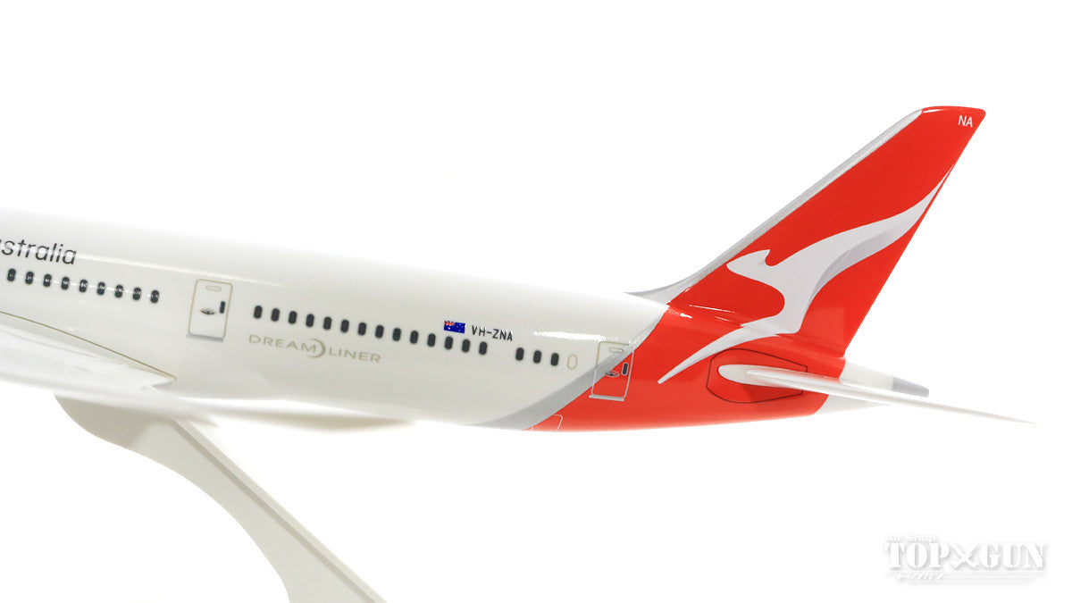 787-9 Qantas VH-ZNA (without gear/stand included) 1/200 *Plastic [SKR942]