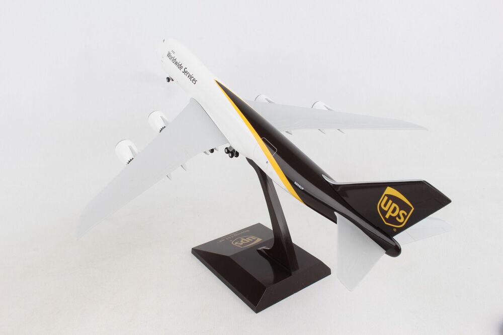 747-8F (Cargo Plane) UPS N606UP (Gear/Stand Included) 1/200 *Plastic [SKR979]