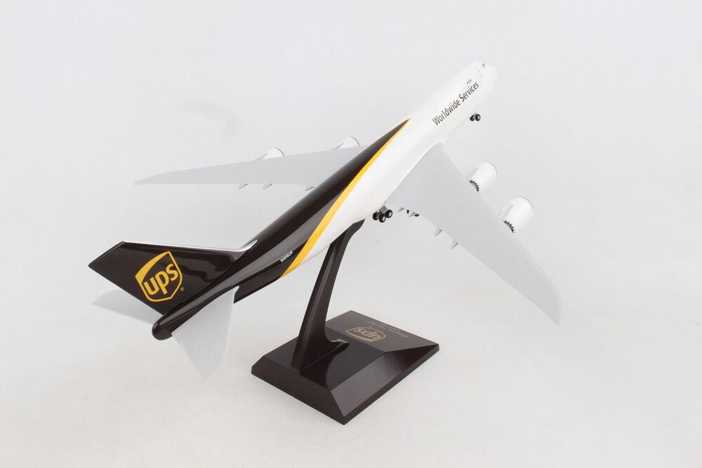 747-8F (Cargo Plane) UPS N606UP (Gear/Stand Included) 1/200 *Plastic [SKR979]