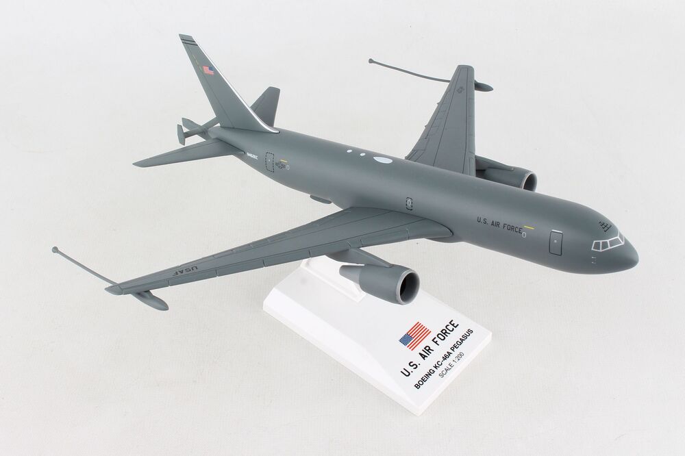 KC-46A US Air Force Airlifter N462KC (without gear/stand included) 1/200 *Plastic [SKR995]