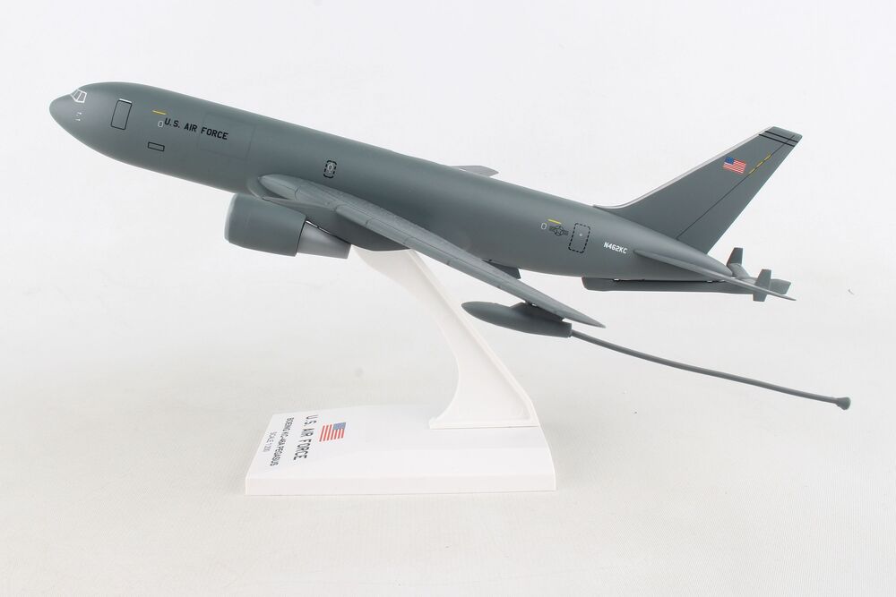 KC-46A US Air Force Airlifter N462KC (without gear/stand included) 1/200 *Plastic [SKR995]