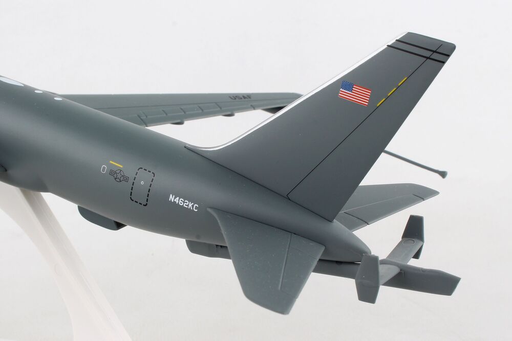 KC-46A US Air Force Airlifter N462KC (without gear/stand included) 1/200 *Plastic [SKR995]