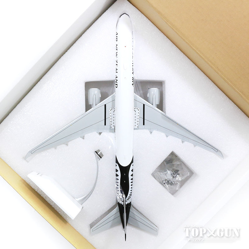 777-300ER Air New Zealand ZK-OKS (stand included) 1/200 [XX2303]