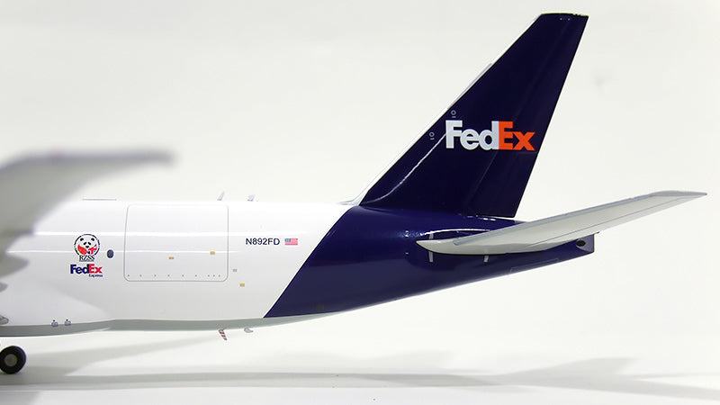 777-200F (Cargo Type) FedEx Special Paint "Panda Express/Bamboo" (with stand) N892FD 1/200 [XX2579]