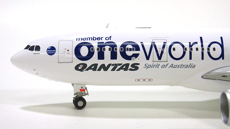 A330-200 Qantas Special Paint "One World" Stand Included 1/200 [XX2756]